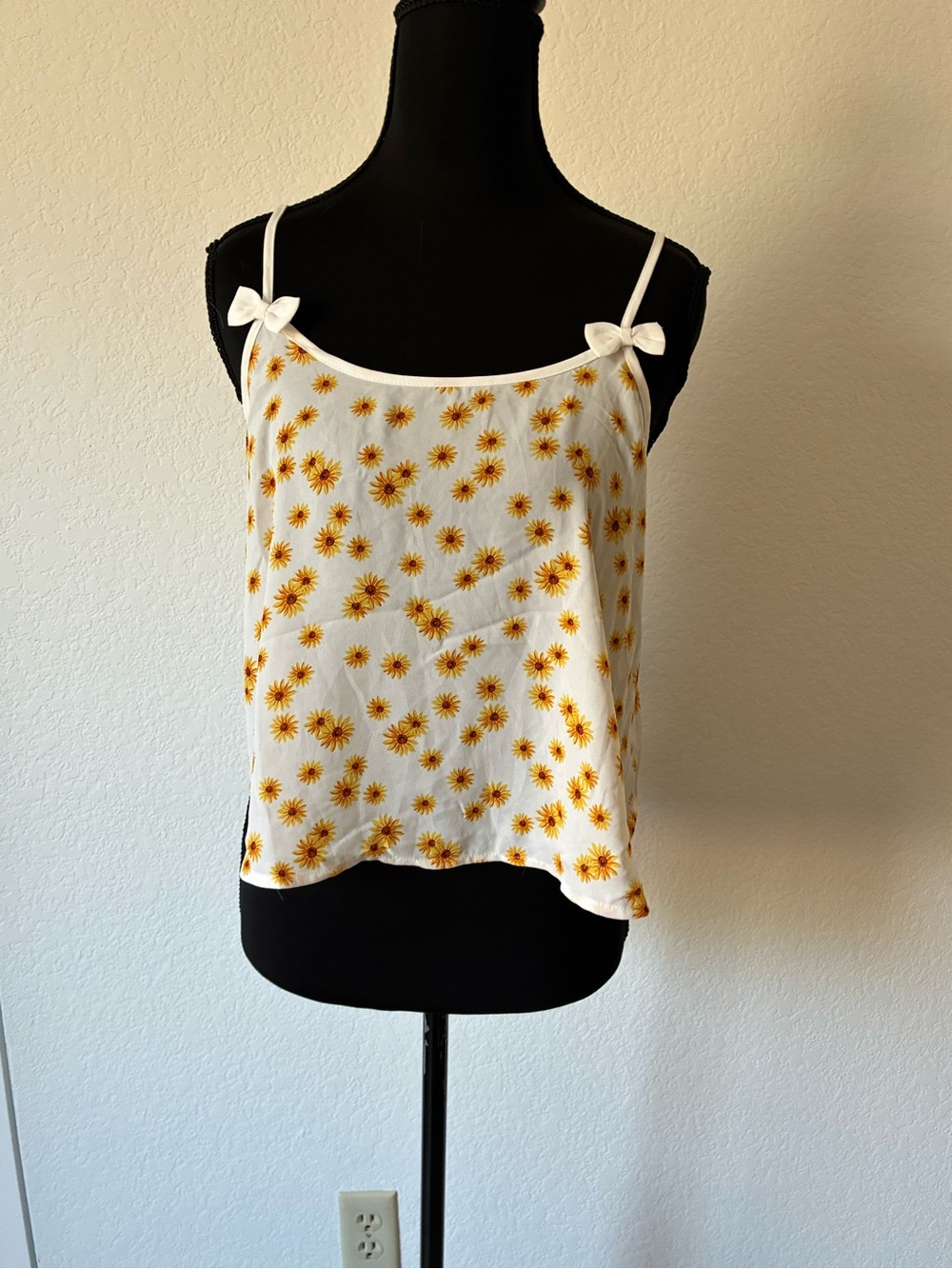 White Daisy Print Spaghetti Strap Cami Top Bow Detail Flowy Boho Summer